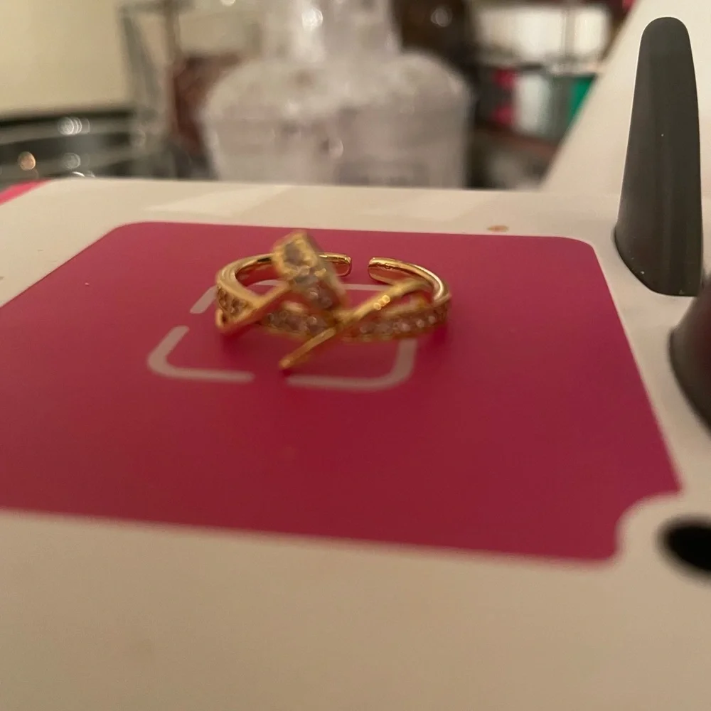 Gold ring - Picture 1 of 7
